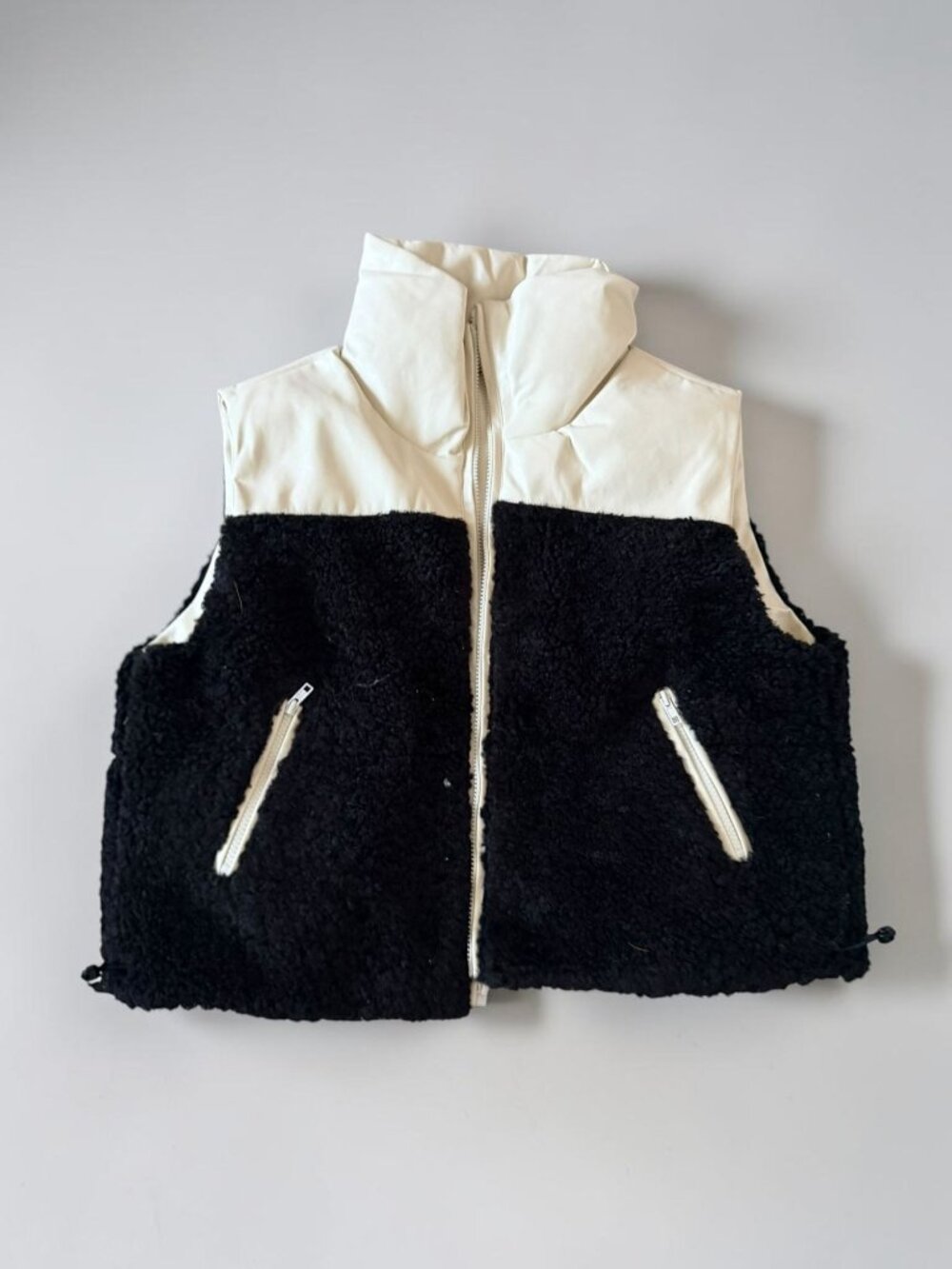 REVERSIBLE Black Cream Synthetic Fur Colorblock Puffer Vest Size Large